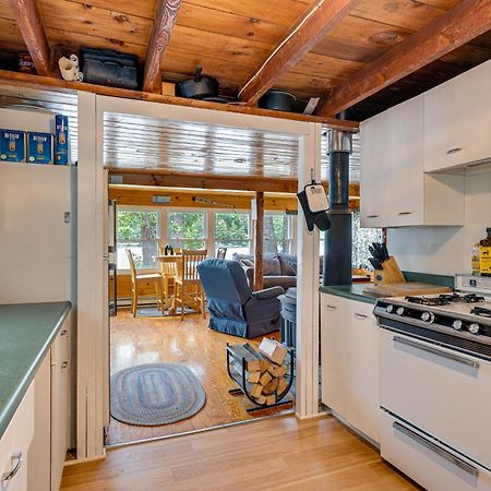 Waterfront Home On Lake Champlain With Dock And Kayaks Orwell Exterior foto